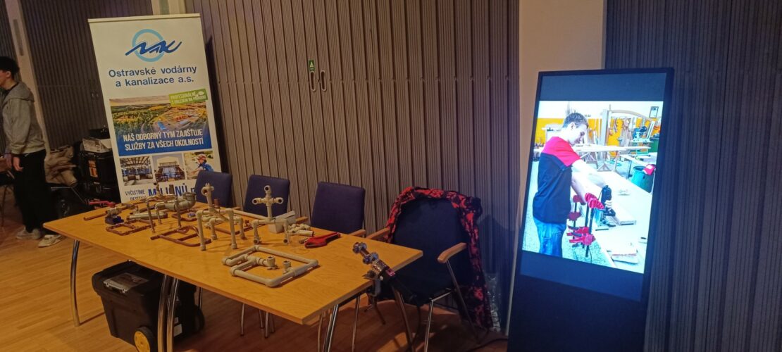 Naše škola na akci „Kdo zná a umí, ten si píská“